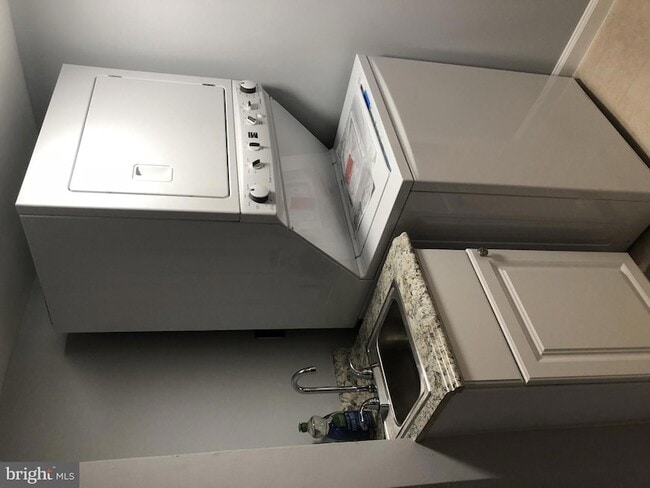 Building Photo - 60 Q St NW