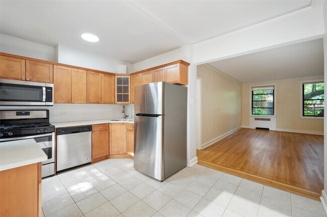 Building Photo - 212 Larchmont Acres