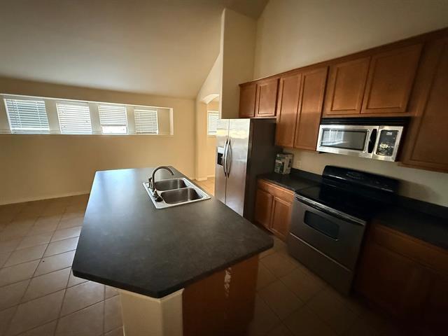 Building Photo - 661 Shotwell St