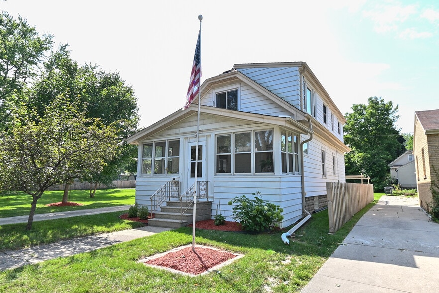 Exterior - 7823 Eagle St