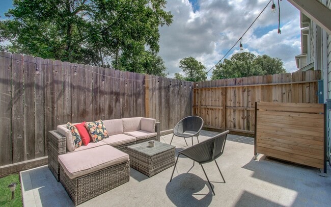 Building Photo - 970 Highland Sound Ln
