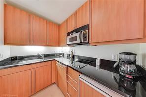 Building Photo - 1435 Brickell Ave