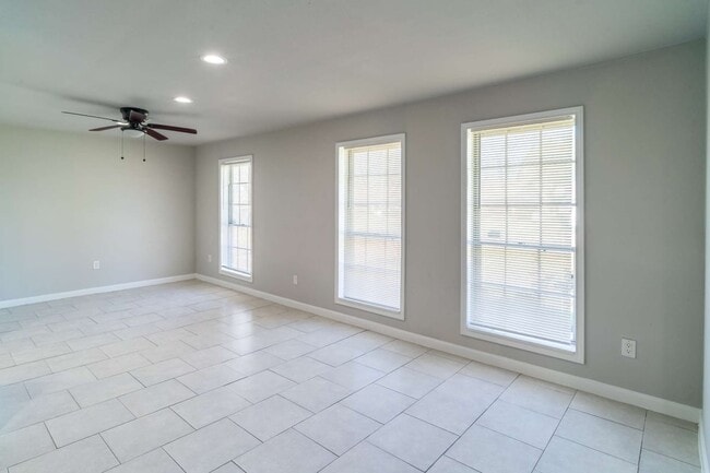 Building Photo - 11623 Rowan Ln
