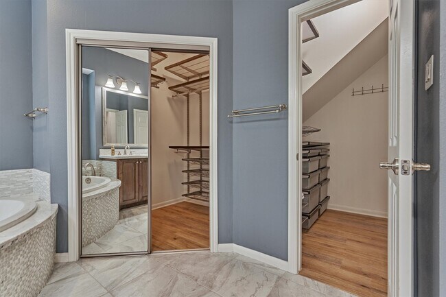 Building Photo - 10 E Sterling Pond Cir