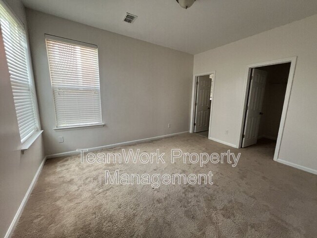 Building Photo - 162 Basket Grass Ln