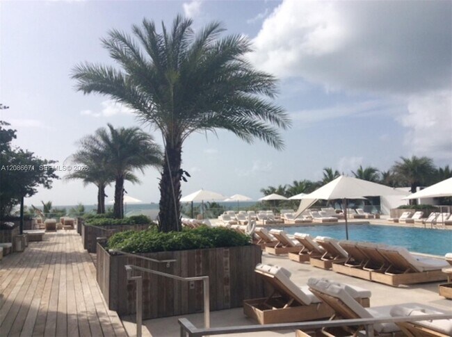 Building Photo - 2301 Collins Ave