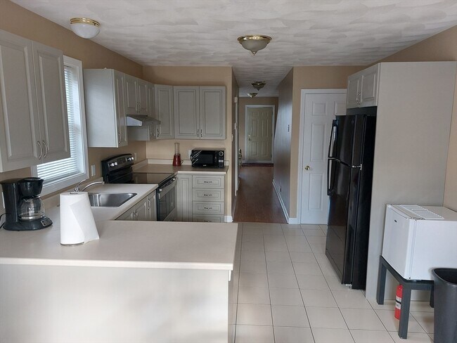 Building Photo - 31 Tapley Ave