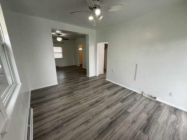 Building Photo - 843