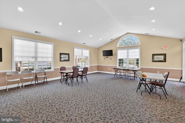 Building Photo - 106 N George Mason Dr
