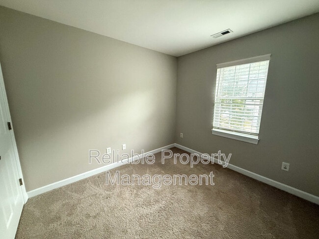 Building Photo - 345 Anterbury Dr