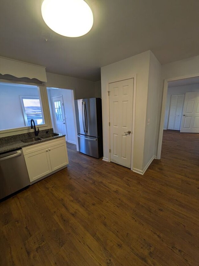 Building Photo - 2BD/1.5BA End Unit Townhome in Mimosa Gardens