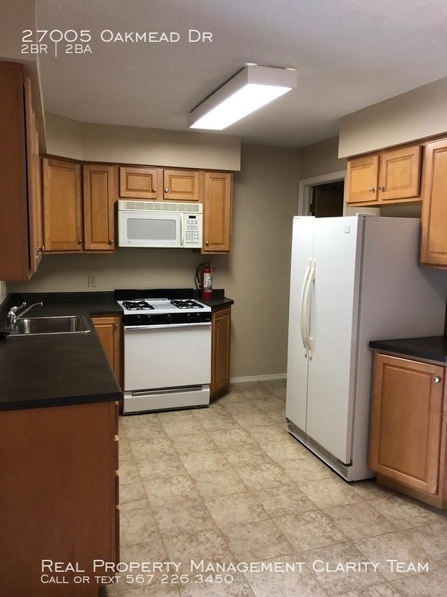 Building Photo - 2 Bed/2 Bath Townhouse in Perrysburg