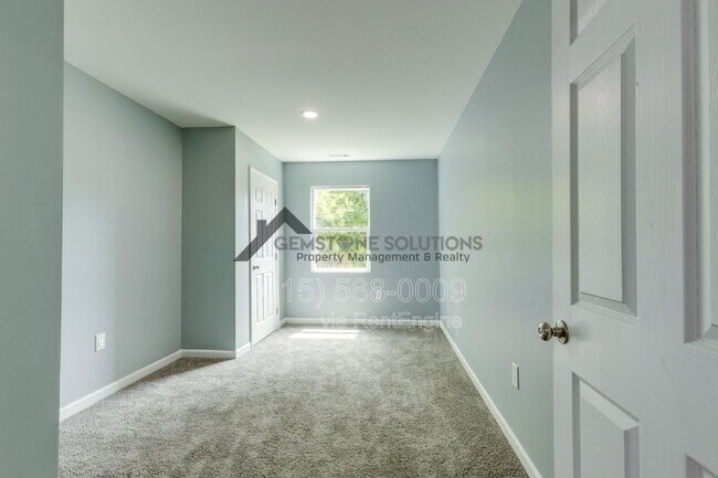 Building Photo - 2930 Primrose Cir