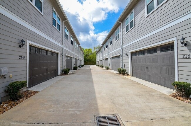 Building Photo - 2511 Judiway St