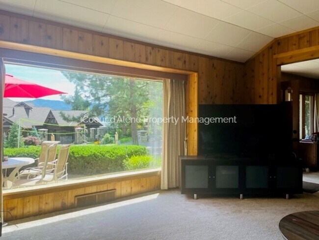 Building Photo - 3 bed, 2 bath house near Hayden Lake Country Club