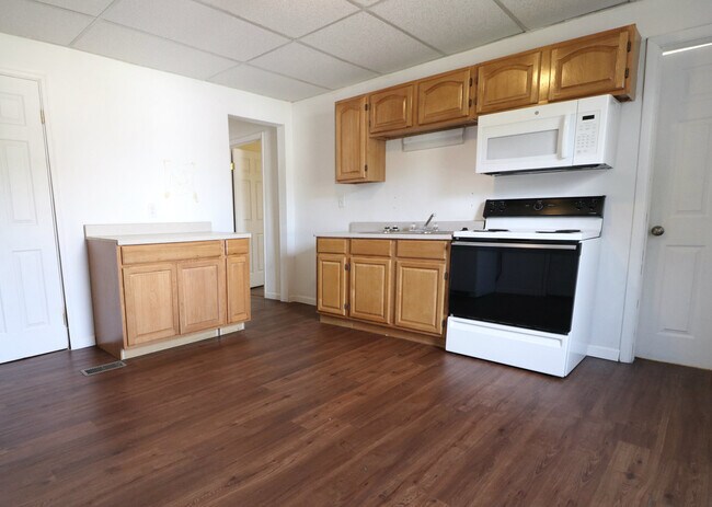 Building Photo - 318 Raymond St