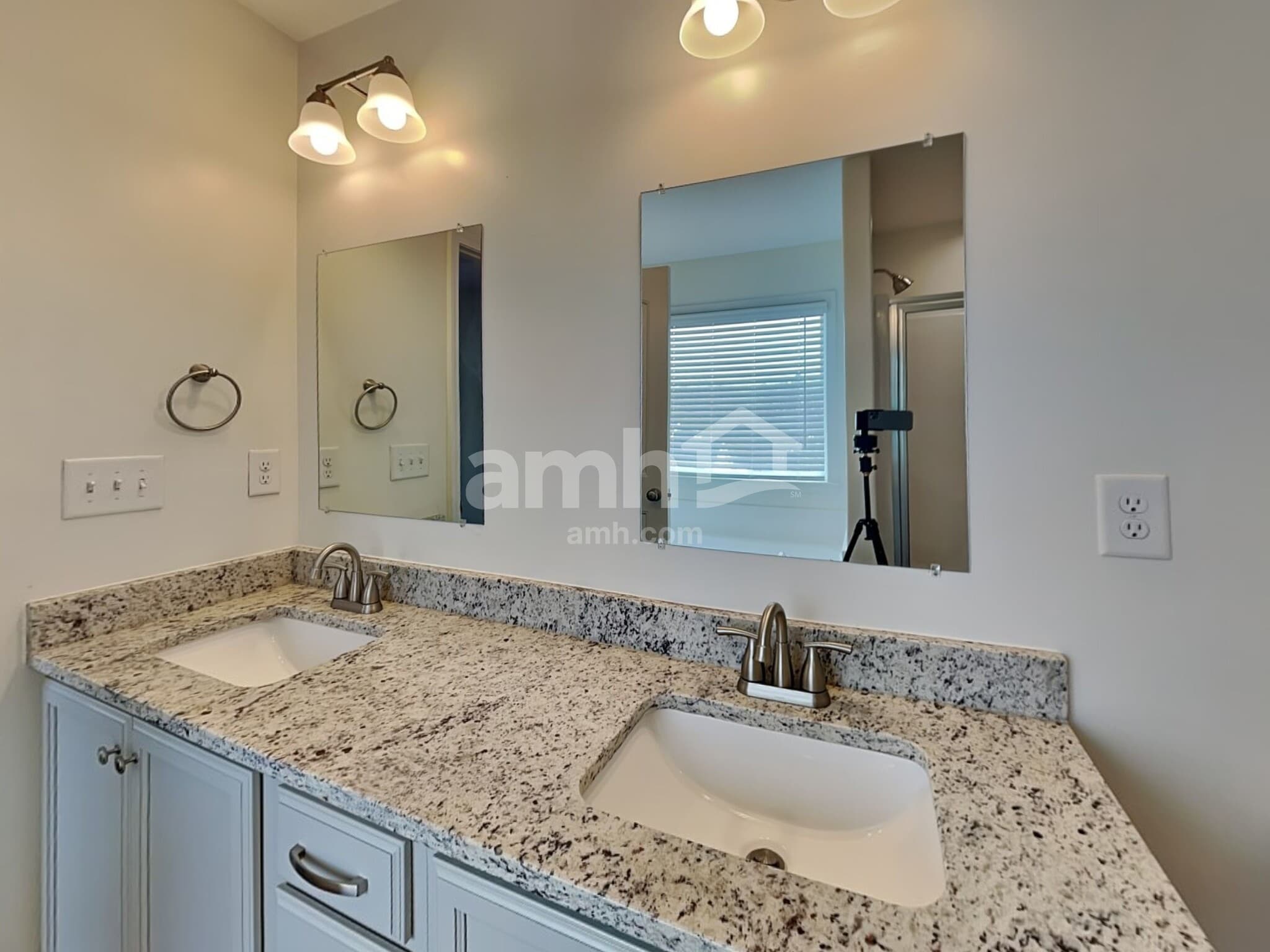 Building Photo - 574 Chantry Ln