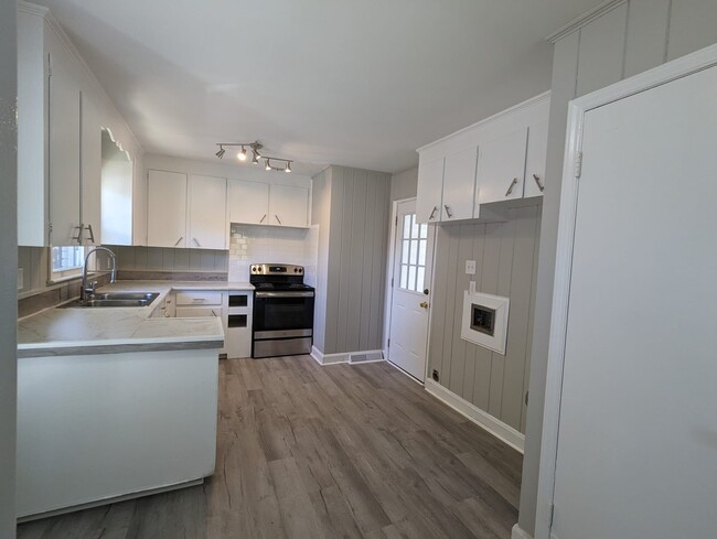 Building Photo - 6612 Woodstream Dr