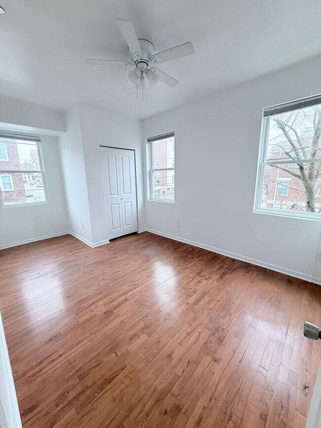 Building Photo - 601 N 39th St