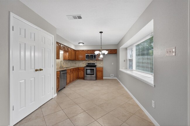 Building Photo - 9723 Halkirk St