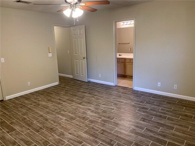 Building Photo - 9617 Copper Creek Dr