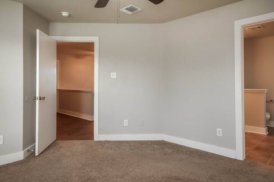 Building Photo - 7431 Leightonfield Ct