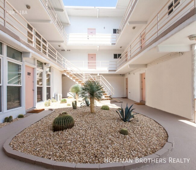 Building Photo - 6873 Franklin Ave