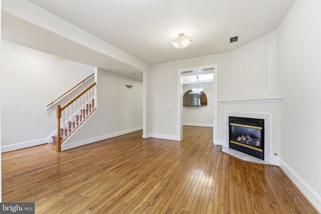 Building Photo - 1362 Irving St NW