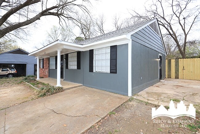 Building Photo - 4227 Kenosha Rd