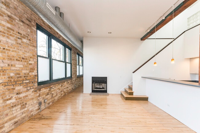Building Photo - 932 W Wrightwood Ave
