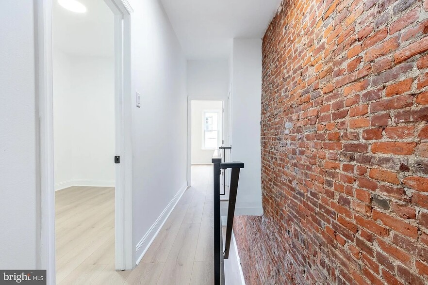 Building Photo - 2133 Latona St