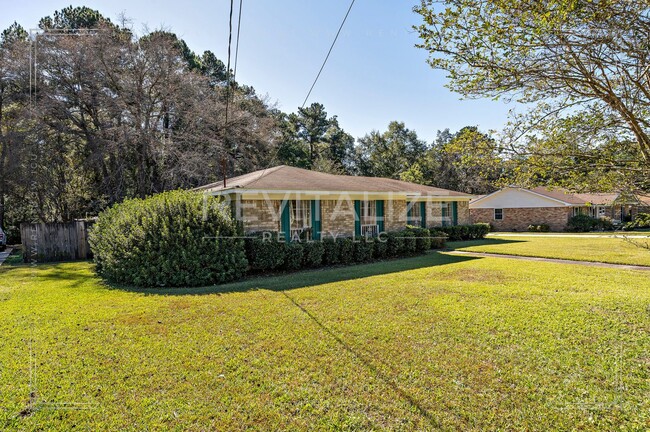 Building Photo - Charming 3 Bed 2 Ba Home Close to Saraland