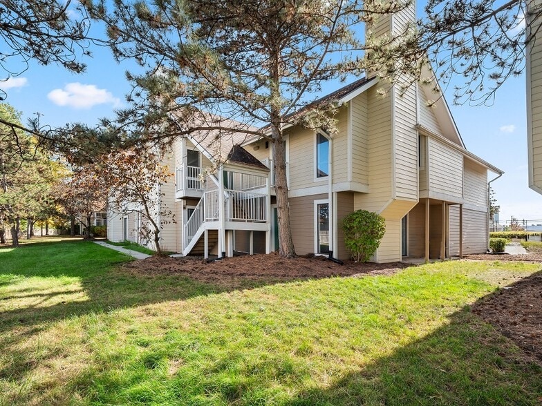 Building Photo - The Landings of Madison Heights