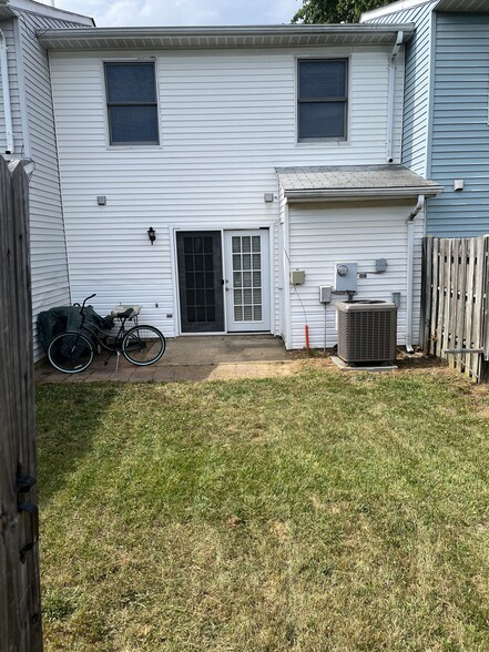 Back fenced yard - 5136 Pecan Dr