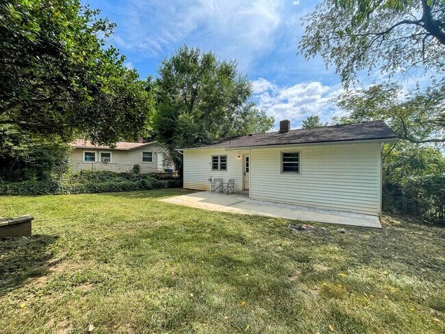 Building Photo - 58 Longview Rd