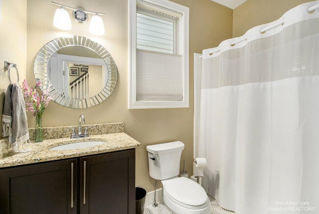 Building Photo - 203 W Summit St