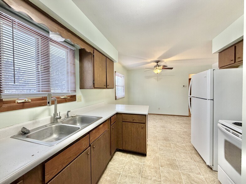 Building Photo - 1834 S Crosby Ave