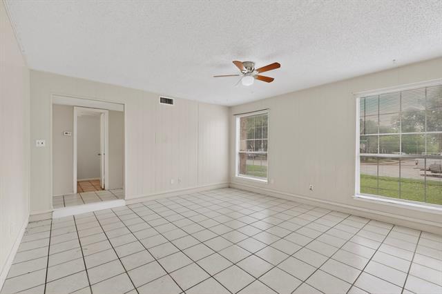 Building Photo - 703 E Shady Grove Rd