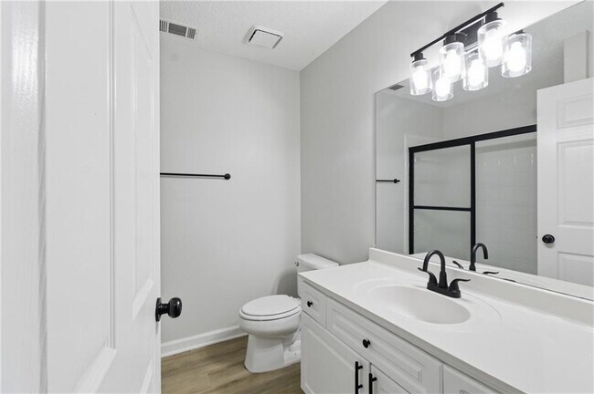 Building Photo - 2110 Meadow View Ct