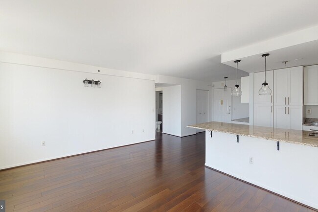 Building Photo - 20 2nd St