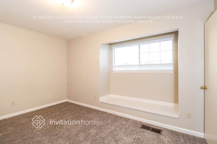 Building Photo - 710 E Jonquil Dr