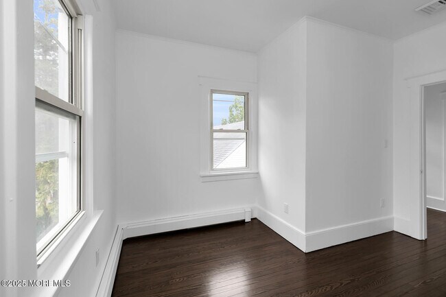 Building Photo - 18 Holly St