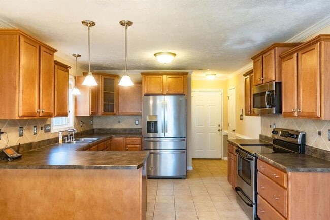 Building Photo - 389 Livingston Dr