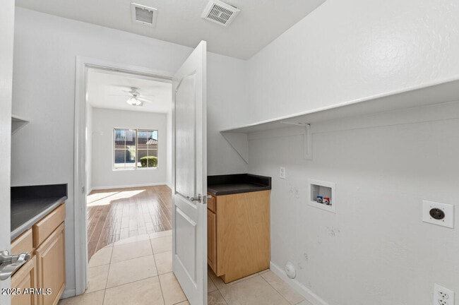 Building Photo - 7180 W Trails Dr