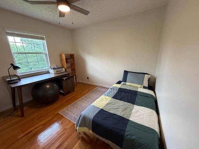 Building Photo - Fully Furnished Short Term Rental!