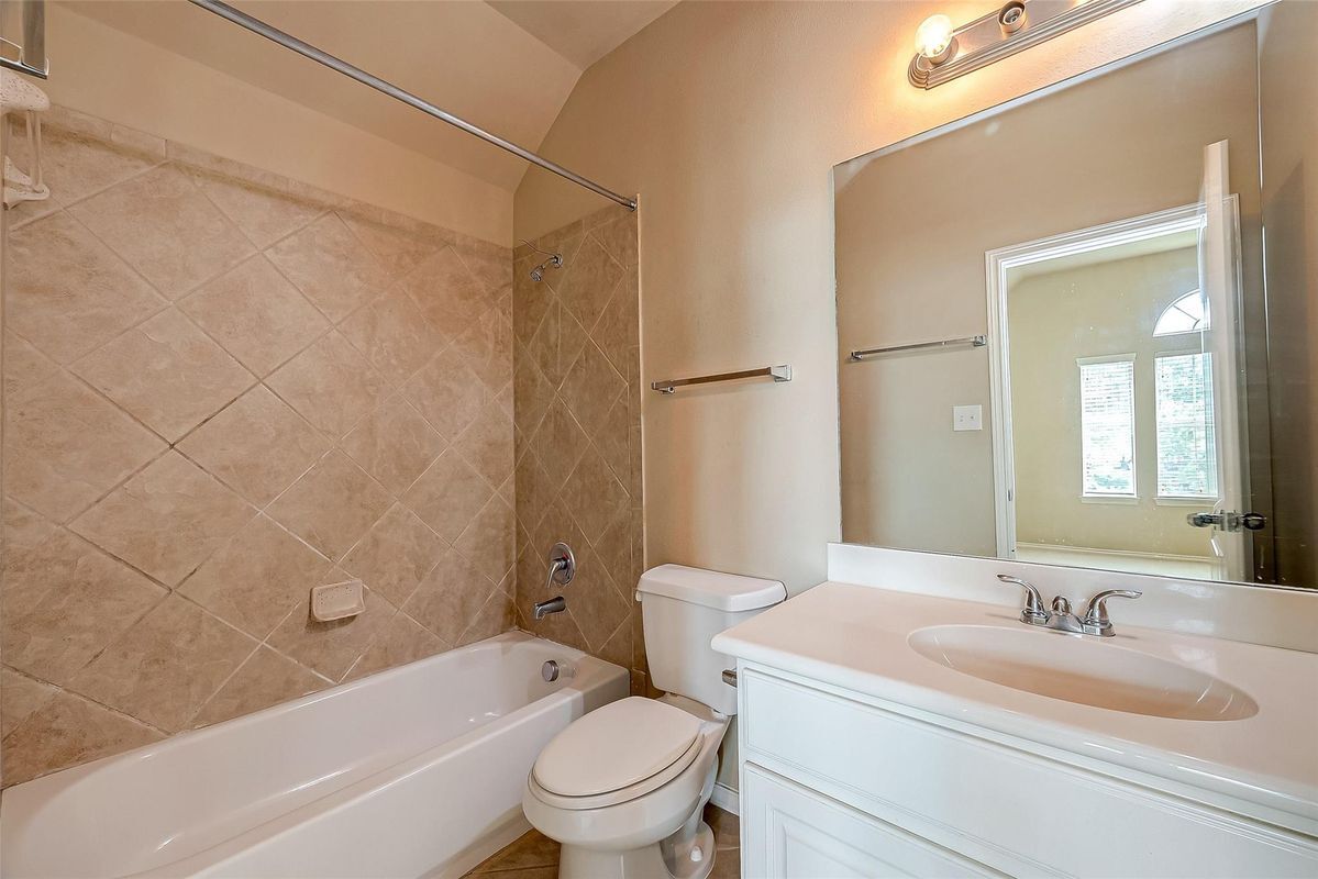 Building Photo - 16010 Juniper Shores Dr