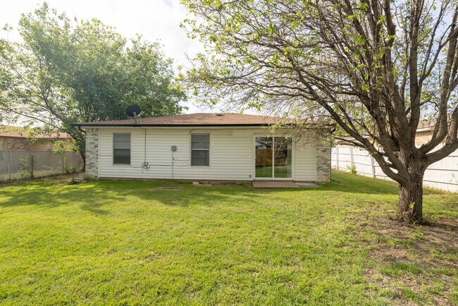 Building Photo - 2428 McAdoo Ln