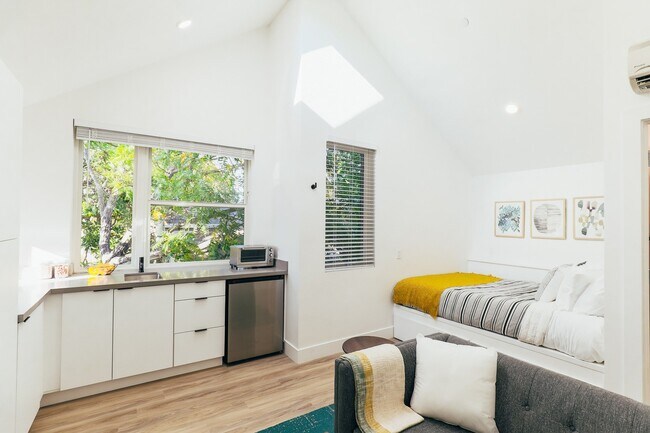 Building Photo - ArtHaus Linden