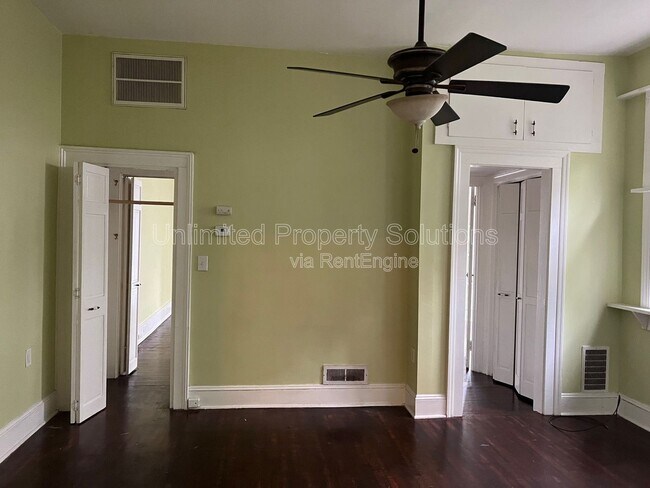 Building Photo - 419 S 3rd St