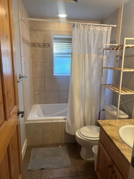 Building Photo - 5476 Cross Country Way
